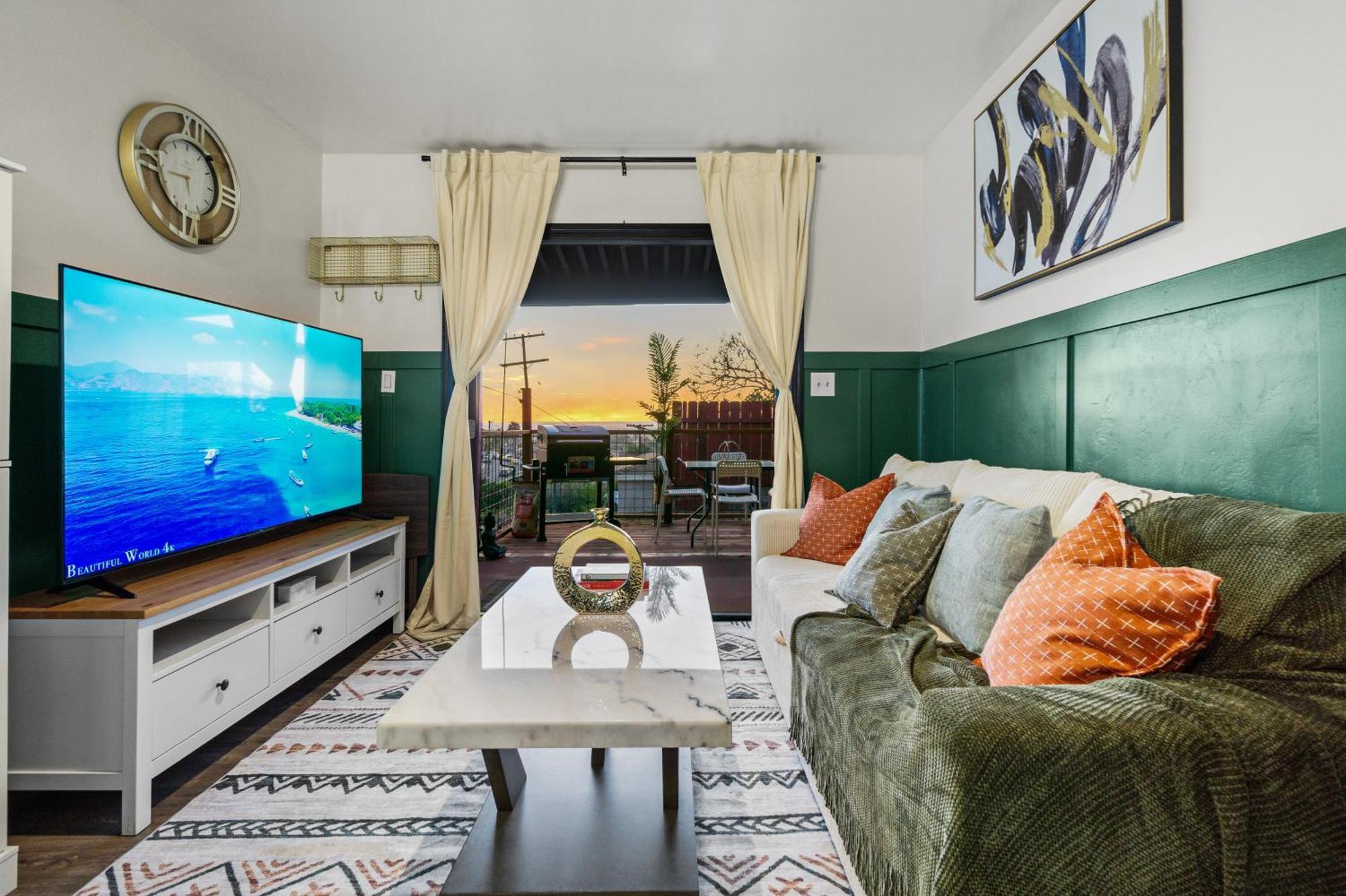 Holiday home Entire Private 1-bedroom With Hot Spa, 1 Gbps Wi-fi, Parking, View