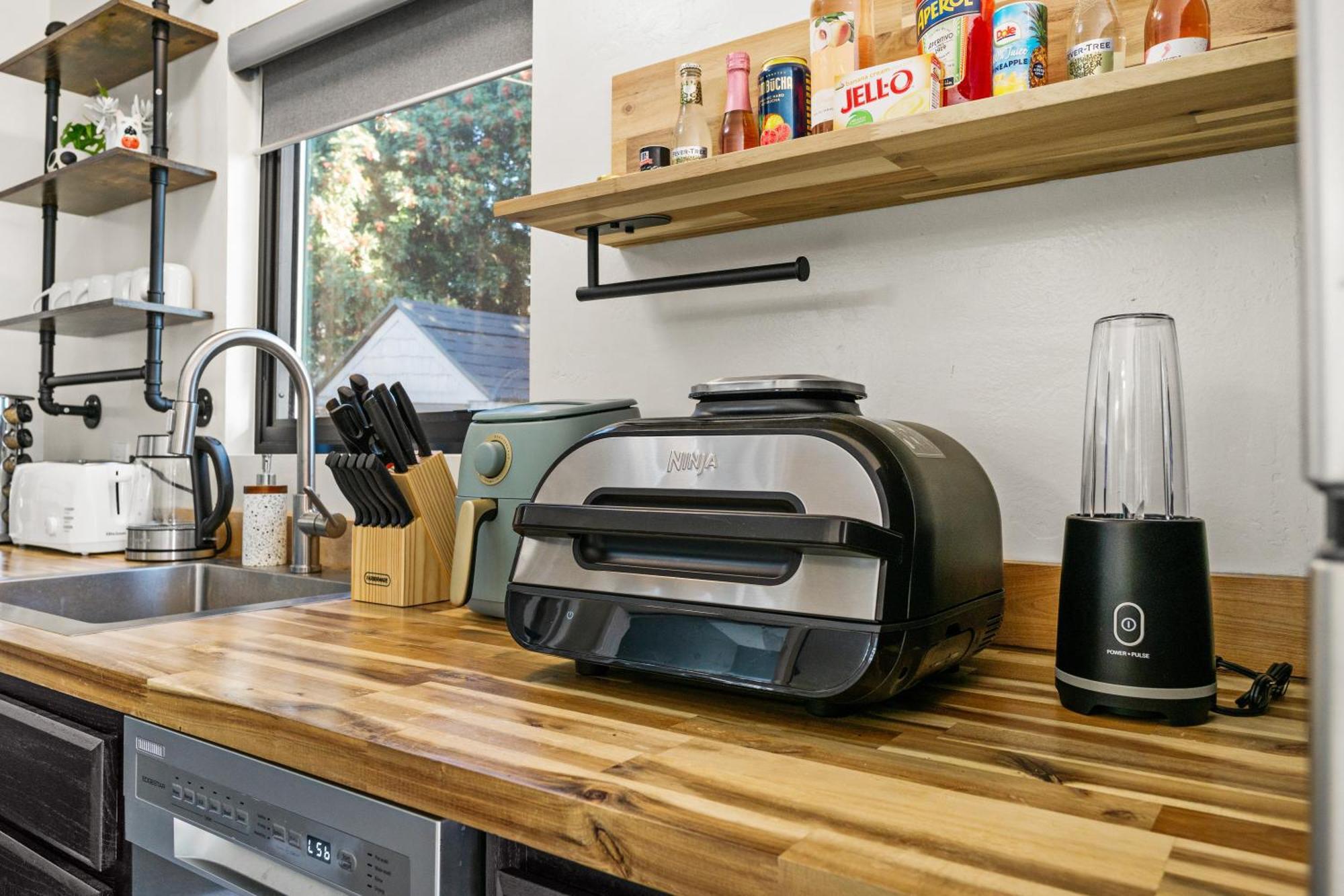 Entire Private 1-bedroom With Hot Spa, 1 Gbps Wi-fi, Parking, View Holiday home San Diego