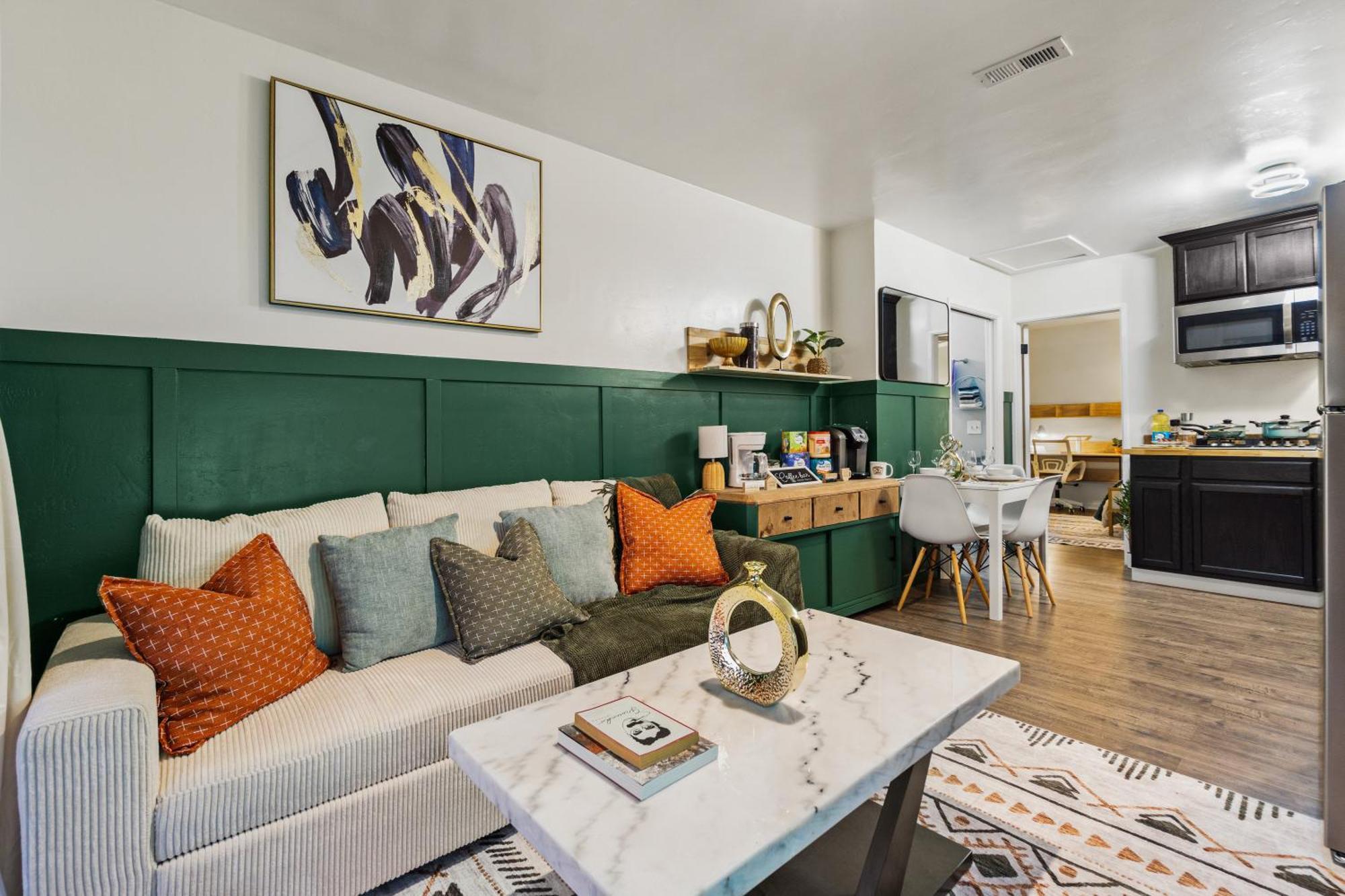 Entire Private 1-bedroom With Hot Spa, 1 Gbps Wi-fi, Parking, View